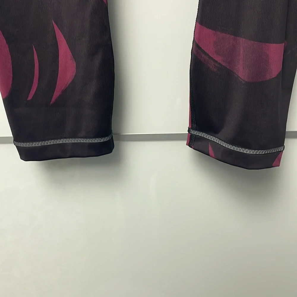 Lululemon All Sport Crop
Back Spin Stroke Dashing Purple Black size 4 - Picture 4 of 9